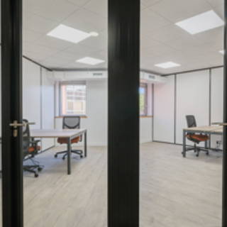 Bureau privé 15 m² 2 postes Coworking Rue Jeanne Braconnier Meudon 92360 - photo 1